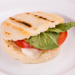 Capresa Arepa