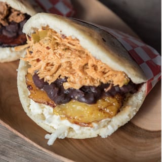 Chicken Pabellón Arepa